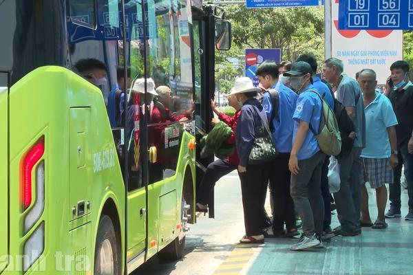 Miễn phí vé xe buýt: Bước thử lớn của TPHCM để kéo người dân rời xe cá nhân