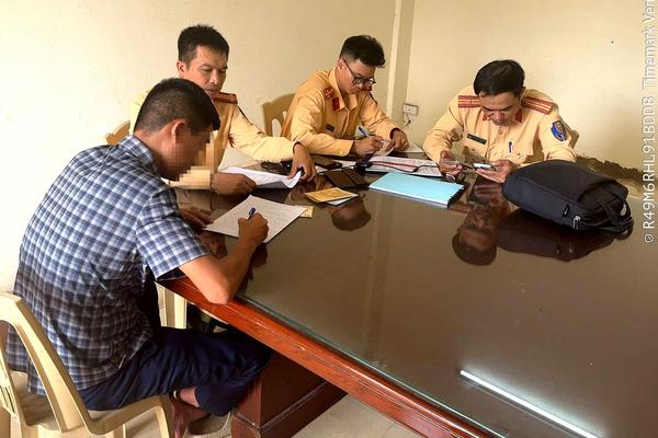 Công an Thanh Hoá: Xác minh, xử phạt 51 triệu đồng chủ và lái xe ô tô gắn biển kiểm soát sai quy định