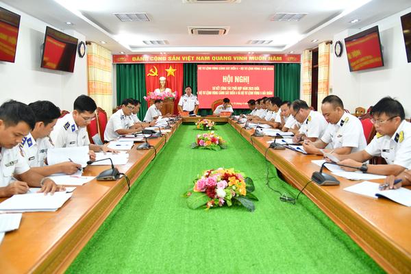 Bộ Tư lệnh Vùng Cảnh sát biển 4 và Vùng 5 Hải quân tăng cường phối hợp thực hiện nhiệm vụ