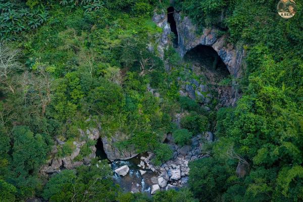 Khám phá Bách xanh đá và hang Kling: Hành trình chạm vào “báu vật xanh” giữa lòng di sản