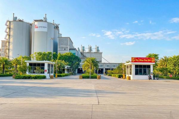 Thanh Hoá: Công ty xi măng Long Sơn chào mừng ngày Giải phóng miền Nam 30/4 và Quốc tế lao động 1/5