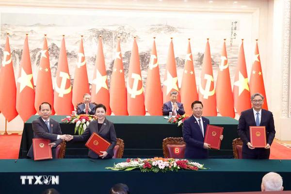 Ký 32 văn kiện, Việt Nam - Trung Quốc mở rộng hợp tác toàn diện