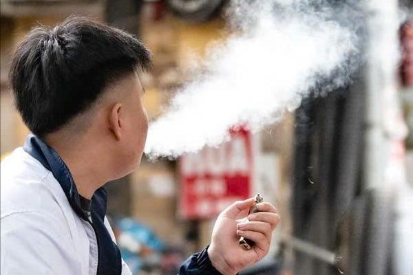 Quy định mức phạt từ 3-5 triệu đồng đối với người sử dụng thuốc lá điện tử là phù hợp