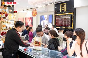 Giá vàng hôm nay 30/4: Vàng thế giới tăng, trong nước giảm