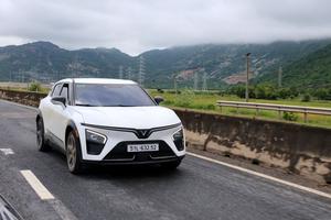 Chủ xe nói về VinFast VF 7: Đi xa yên tâm, dùng hằng ngày vẫn hợp