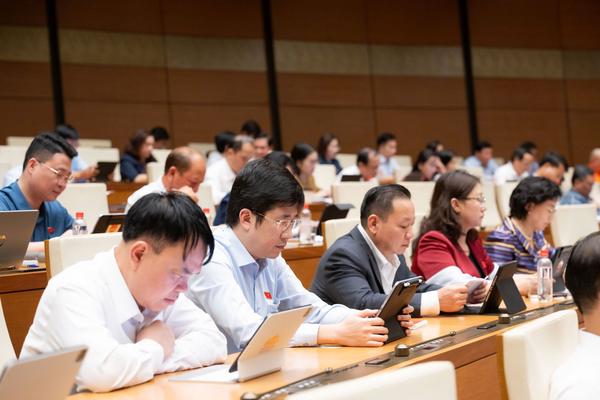 Đăng ký kết hôn không phụ thuộc nơi cư trú, Chủ tịch xã được ủy quyền cấp giấy chứng tử