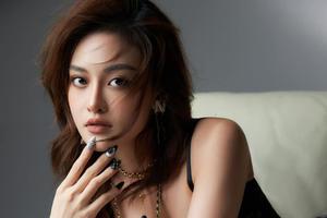 “Ngọc nữ màn ảnh” Thùy Anh tái xuất cuốn hút