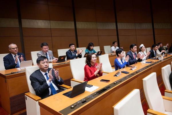 Quốc hội trao quyền cho Chính phủ quyết ngưỡng doanh thu chịu thuế với hộ kinh doanh