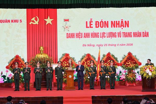 Quân khu 5 đón nhận danh hiệu Anh hùng Lực lượng vũ trang Nhân dân