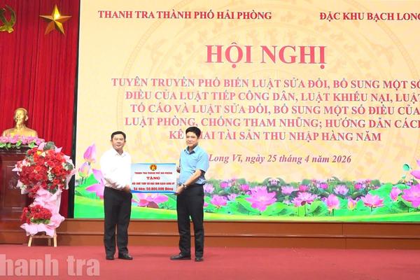 Thanh tra thành phố Hải Phòng: Trao hỗ trợ tại đặc khu Bạch Long Vĩ