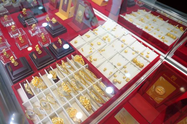 Giá vàng hôm nay 26/4: Giá vàng dao động hẹp, nhà đầu tư được khuyến nghị gì?