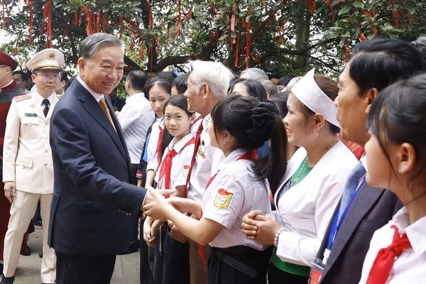 Tổng Bí thư, Chủ tịch nước Tô Lâm gặp gỡ, nói chuyện với bà con Nhân dân tại Đền Hùng