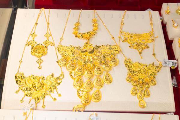 Giá vàng biến động mạnh trong tuần, thị trường thận trọng trước lễ 30/4