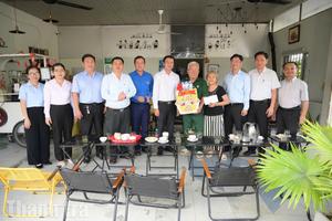 Chánh Thanh tra tỉnh Tây Ninh thăm gia đình chính sách tại phường Hòa Thành