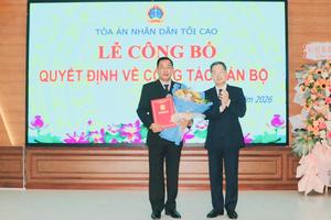 Chánh án Nguyễn Văn Quảng trao quyết định điều động, bổ nhiệm Chánh án TAND tỉnh Cà Mau