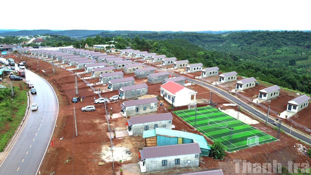 Lâm Đồng: Quân khu 7 bàn giao 60 căn nhà cho người dân vùng biên