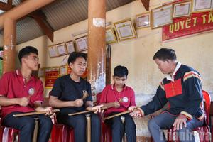 Giữ lửa văn hóa nơi buôn làng Cư Pơng