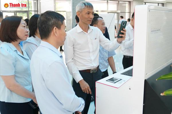 Quảng Ninh ra mắt kiosk thông minh, rút ngắn thời gian làm thủ tục hành chính còn 3 - 5 phút