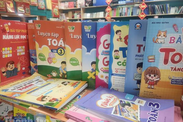 Giảm giá sách giáo khoa