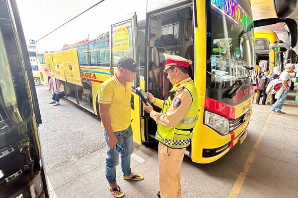 CSGT Đà Nẵng mở đường đưa người bệnh đi cấp cứu kịp thời