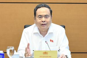 Chủ tịch Quốc hội Trần Thanh Mẫn ký các nghị quyết về công tác cán bộ