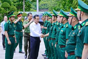 Bí thư Tỉnh ủy Thanh Hóa sẻ chia khó khăn với đồng bào vùng biên Mường Lát