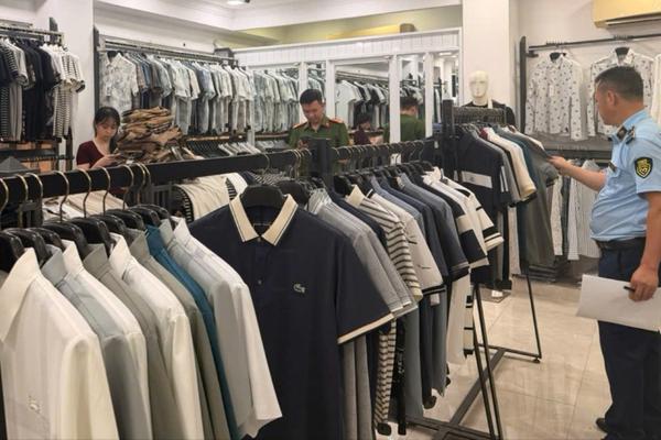 Phát hiện hơn 460 sản phẩm thời trang nghi giả mạo nhãn hiệu tại Hà Nội