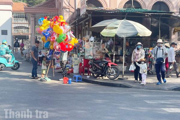 TPHCM: Giải tỏa vỉa hè, giải quyết sinh kế ra sao?