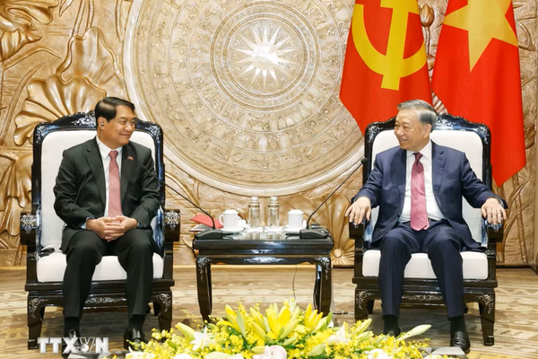 Hà Nội và Viêng Chăn phải đi đầu, là hình mẫu trong hợp tác Việt Nam - Lào