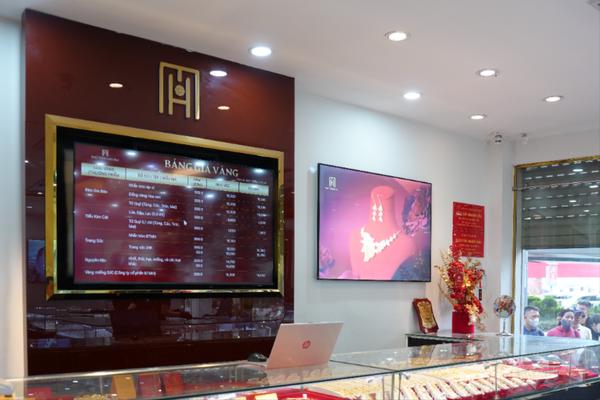 Giá vàng hôm nay 16/3: Vàng thế giới lao dốc mạnh, nhà đầu tư được khuyến nghị gì?