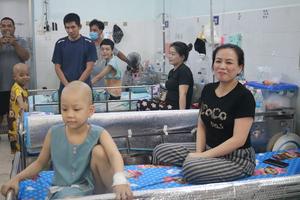 Những bệnh nhi ung thư nghèo với hành trình giành giật sự sống để được quay lại trường lớp