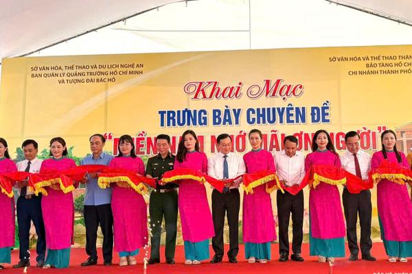 Nghệ An: Khai mạc trưng bày hơn 140 tư liệu quý kể chuyện miền Nam với Bác Hồ