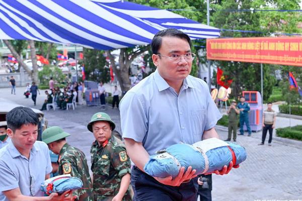 Nghệ An trang trọng tiếp nhận 80 hài cốt liệt sĩ quân tình nguyện hy sinh tại Lào