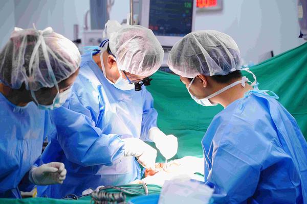 Vinmec phẫu thuật thành công, cứu sống bệnh nhi 48 ngày tuổi mắc teo đường mật bẩm sinh