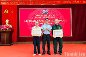 Chánh Thanh tra tỉnh Lào Cai dự lễ trao Huy hiệu Đảng tại xã Mường Lai