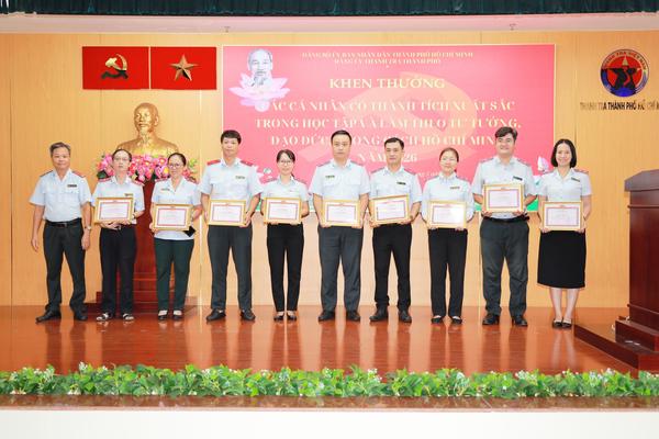 51 tập thể, cá nhân Thanh tra TPHCM được khen thưởng trong học tập và làm theo Bác