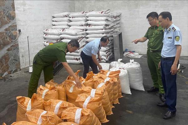 Đồng loạt "đánh mạnh" hàng giả, hàng nhái