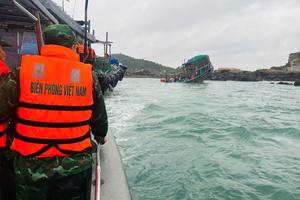 Cứu hộ thành công 8 ngư dân gặp nạn trên vùng biển Cô Tô
