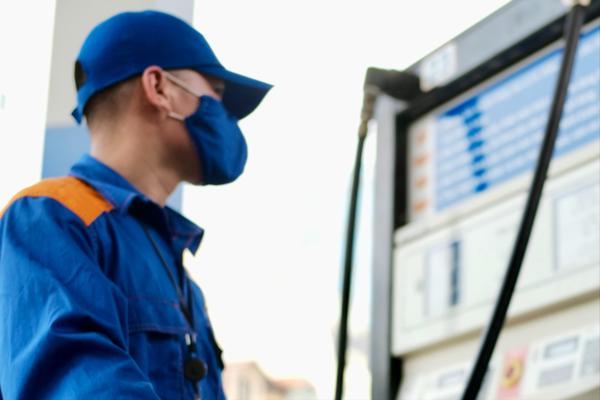Giá xăng dầu đồng loạt tăng, xăng RON95 tăng gần 1.500 đồng/lít