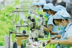 Đơn hàng tăng, dệt may vẫn chuẩn bị cho kịch bản thị trường nửa cuối năm