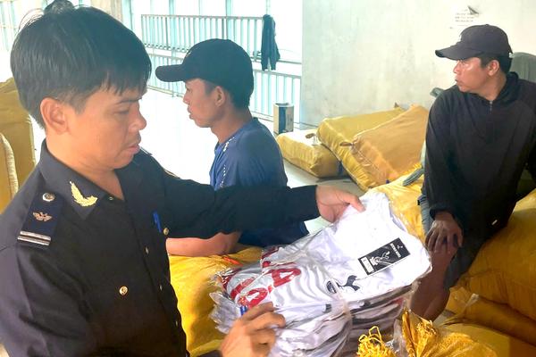Hải quan phát hiện hơn 17.500 sản phẩm nghi giả mạo nhãn hiệu khu vực miền Trung