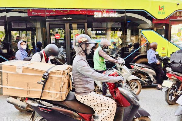 Cảnh báo đột quỵ do nắng nóng, người lao động ngoài trời nguy cơ cao