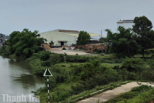 Thái Nguyên: Kiểm tra, ngăn nguy cơ ô nhiễm từ cơ sở tái chế giấy ven đê sông Công