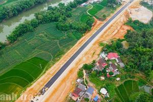 Vượt mưa lũ, giá vật liệu tăng cao, hai dự án cao tốc miền núi phía Bắc tăng tốc
