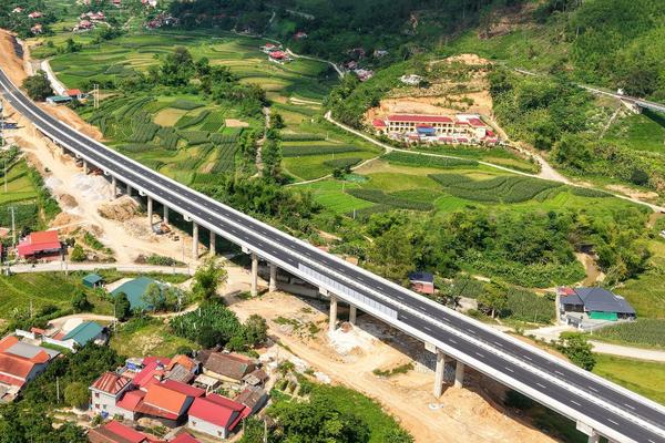 Cao tốc Hữu Nghị - Chi Lăng hoàn thiện 27km đầu tuyến