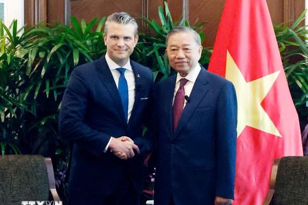 Tổng Bí thư, Chủ tịch nước Tô Lâm tiếp Bộ trưởng Quốc phòng Mỹ bên lề Đối thoại Shangri-La