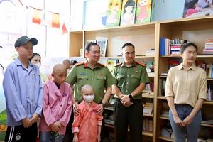 Thanh tra Công an Hà Nội: Tiếp lửa nghị lực, trao hơi ấm tình thân