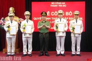 Thanh tra Bộ Công an: Công bố quyết định thăng cấp bậc hàm, nâng lương đối với 32 cán bộ, chiến sĩ