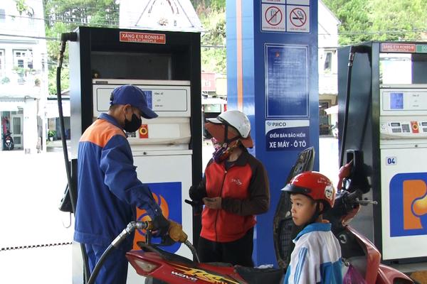 Ngày đầu kinh doanh xăng E10 tại Lâm Đồng: Nguồn cung thông suốt, chưa phát sinh bất cập