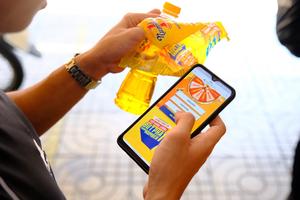 Nữ công nhân Thanh Hóa trúng 50 triệu đồng từ Number 1, có thêm điều kiện trả nợ xây nhà